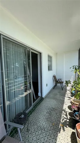 $130,000 | 160 Northeast 203rd Terrace, Unit E31, Miami Gardens, FL 33179