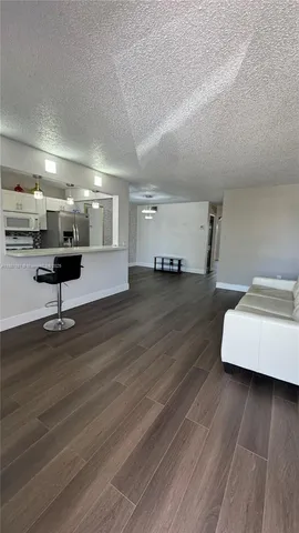 $130,000 | 160 Northeast 203rd Terrace, Unit E31, Miami Gardens, FL 33179