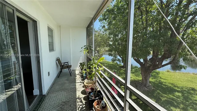 $130,000 | 160 Northeast 203rd Terrace, Unit E31, Miami Gardens, FL 33179