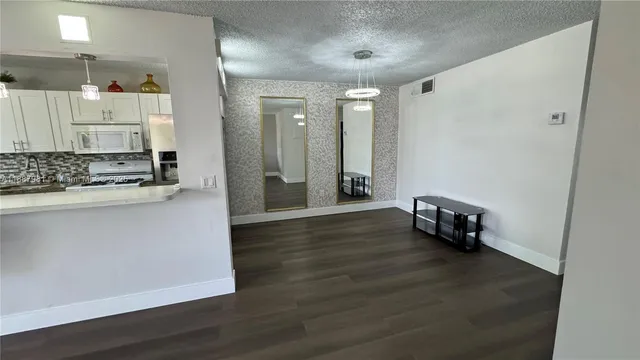 $130,000 | 160 Northeast 203rd Terrace, Unit E31, Miami Gardens, FL 33179