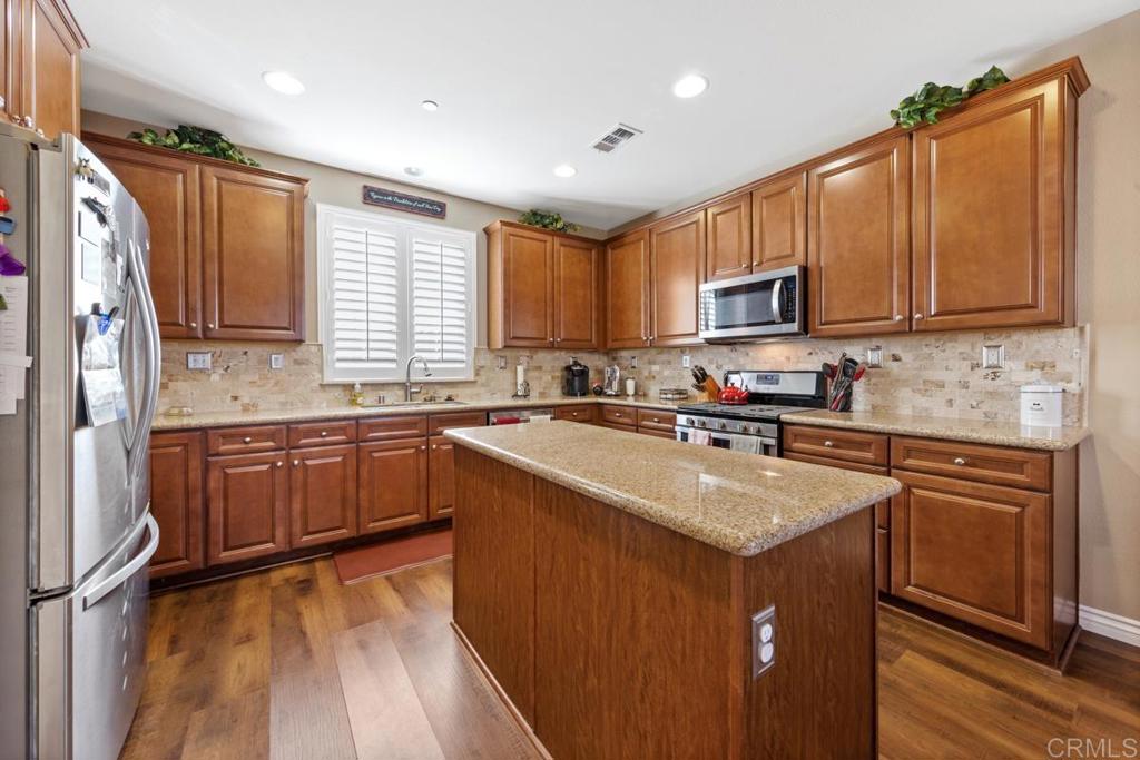 27461 Blackstone Road Temecula, CA 92591 - Photo 2 of 23