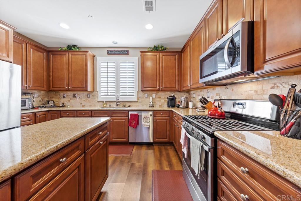 27461 Blackstone Road Temecula, CA 92591 - Photo 3 of 23