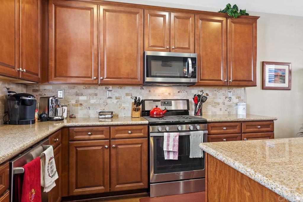 27461 Blackstone Road Temecula, CA 92591 - Photo 4 of 23