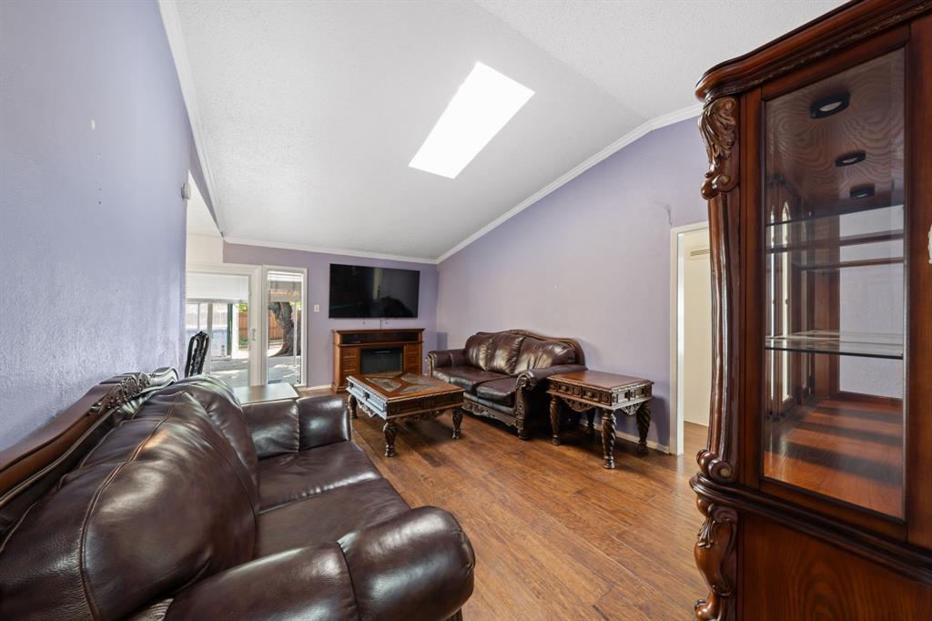 912 Crockett Street Midlothian, TX 76065 - Photo 17 of 29 a living room with furniture and a flat screen tv