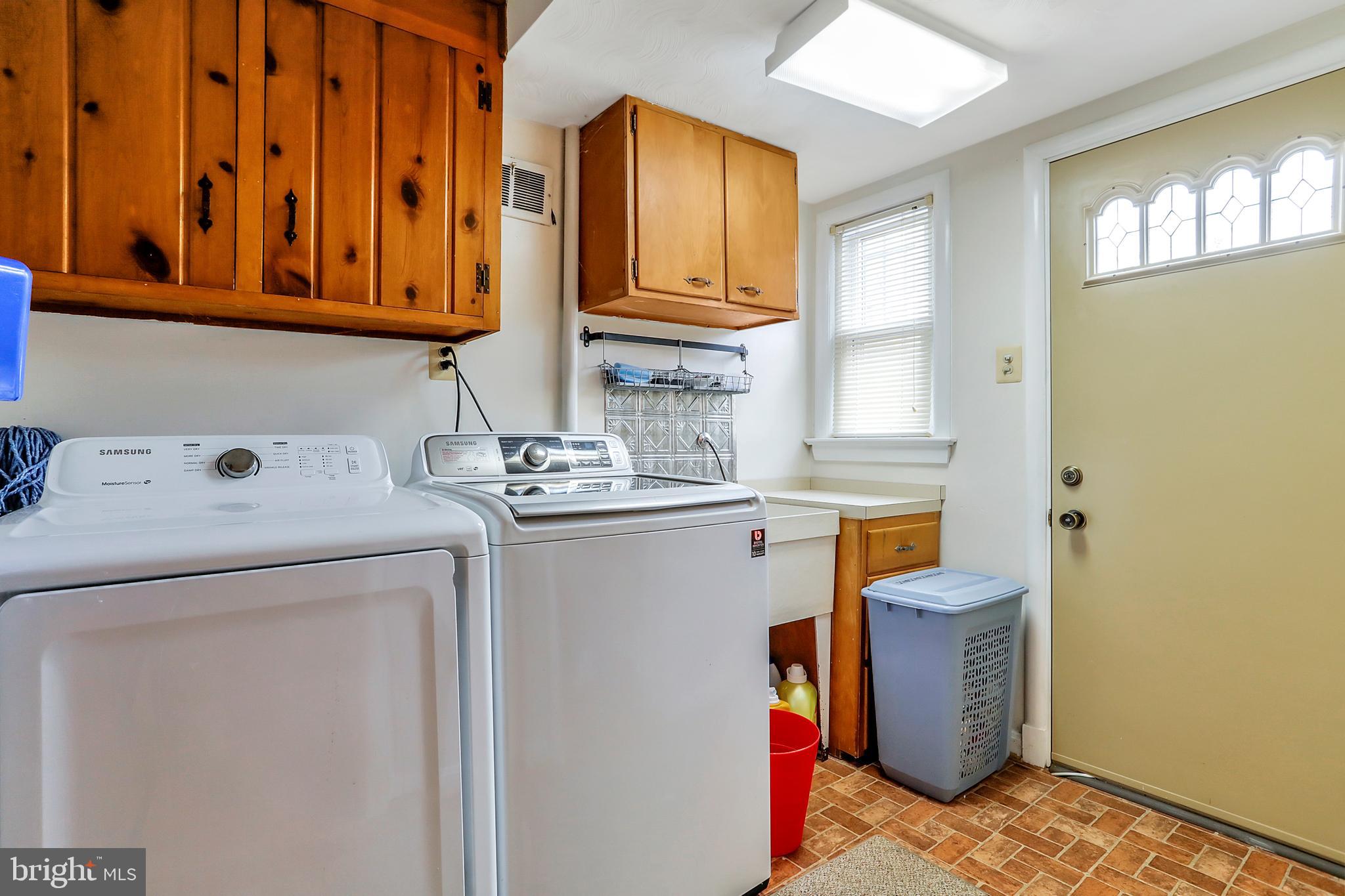 912 Tanley Road Silver Spring, MD 20904 - Photo 26 of 37 Laundry area with sink