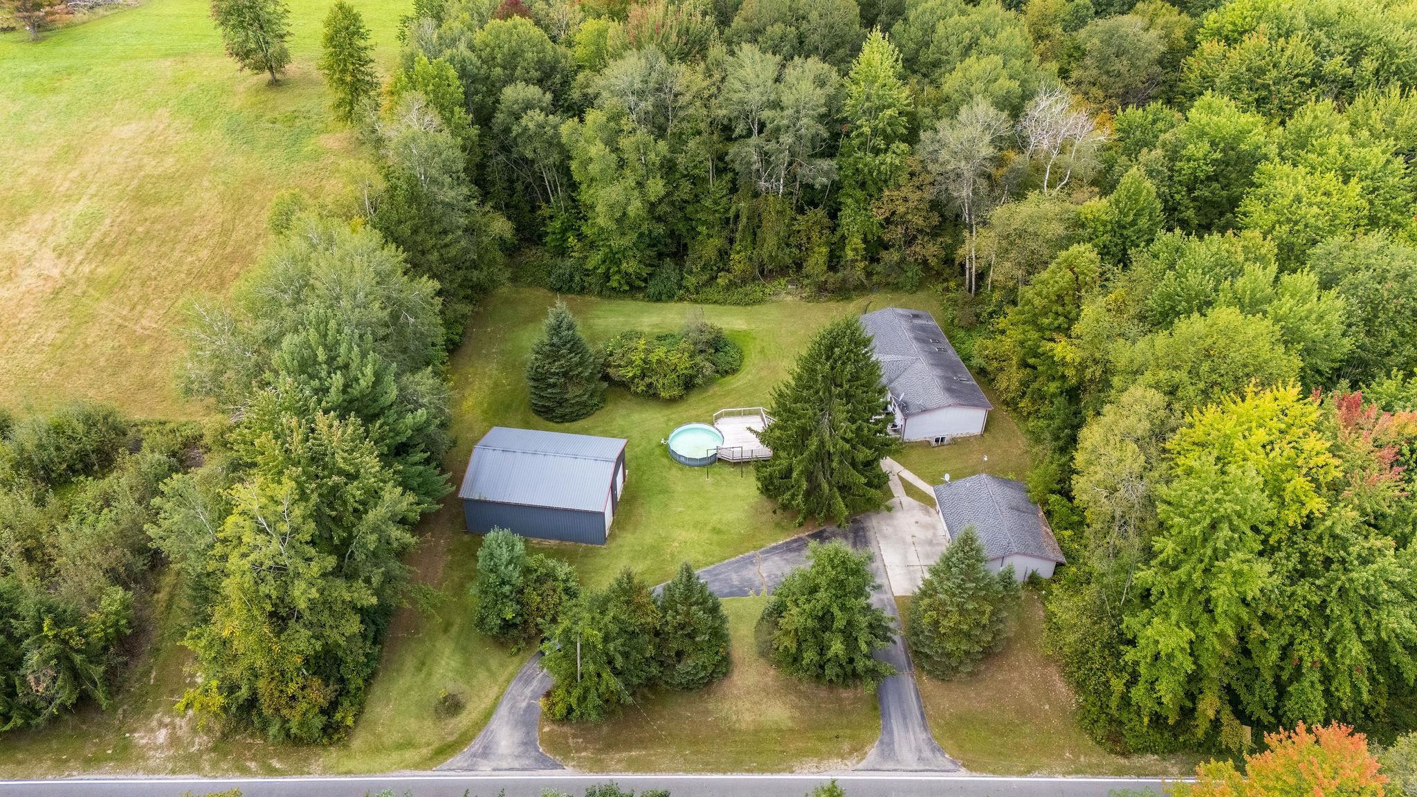 4812 Southeast County Line Road Shepherd, MI 48883 - Photo 31 of 47 1950997-8634d6c7-9a60-4ebb-a6e4-da846016db39.JPG