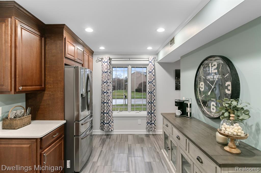 24355 Surfside Road Novi, MI 48374 - Photo 9 of 32