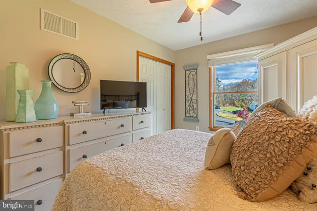 $315,000 | 12507 Thornfield Circle Northeast, Cumberland, MD 21502