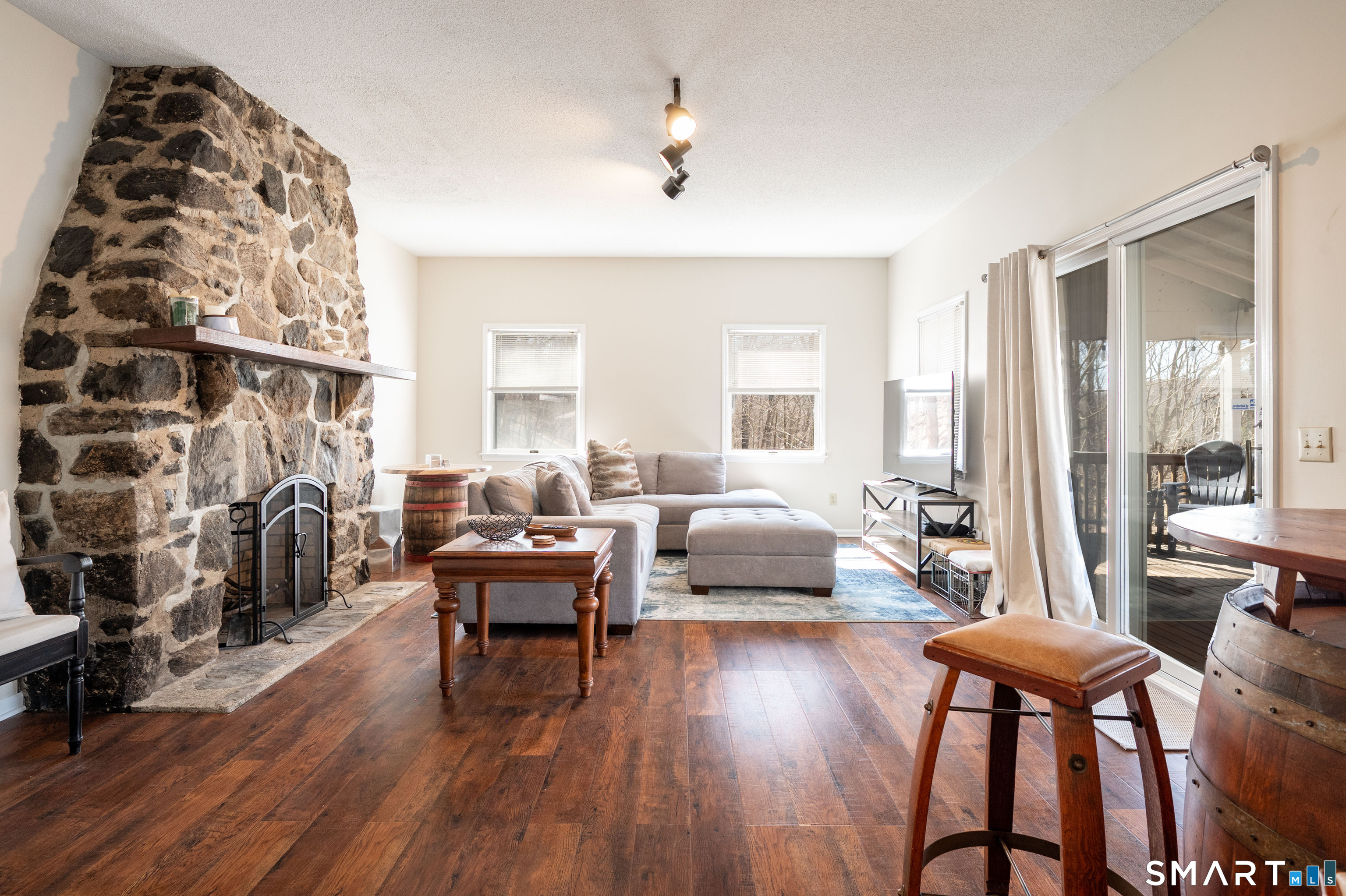 20 Musnug Road Danbury, CT 06811 - Photo 9 of 40