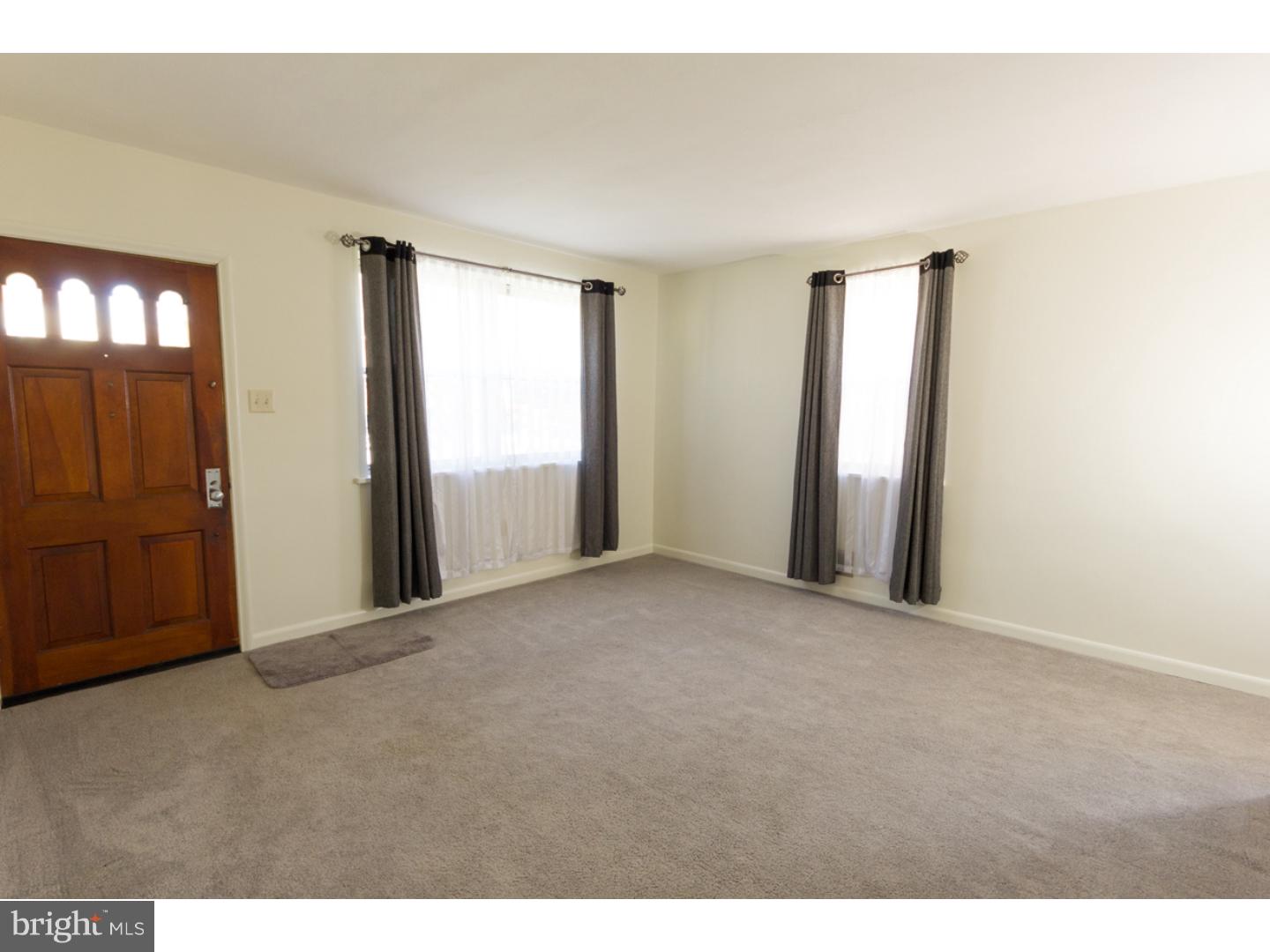 1650 Ridge Avenue Reading, PA 19607 - Photo 7 of 20 Living Room