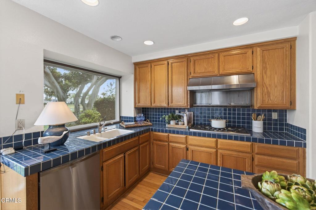 2220 Pebble Beach Trail Oxnard, CA 93036 - Photo 20 of 76