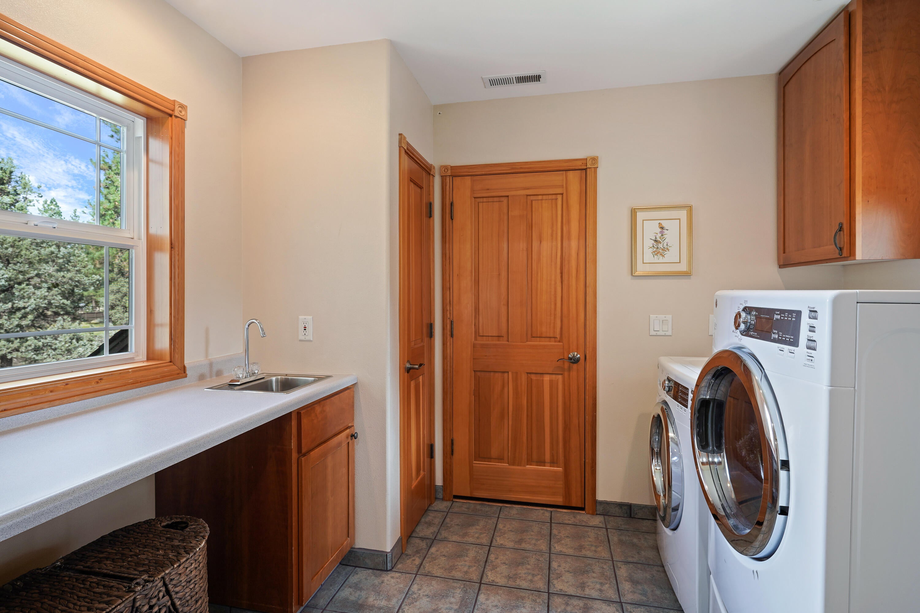 19754 Foster Road Bend, OR 97702 - Photo 41 of 58 Upstairs laundry