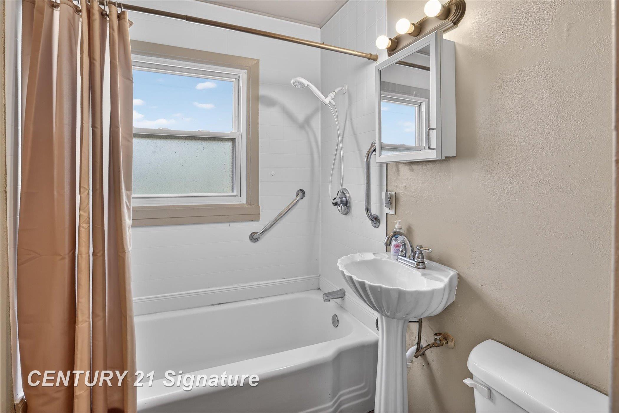 1307 East Hurley Road Midland, MI 48642 - Photo 16 of 22 Bath