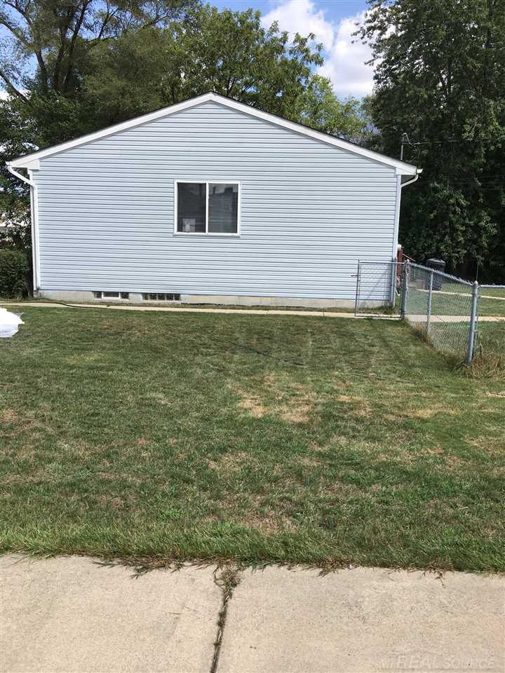 8410 Toepfer Road Warren, MI 48089 - Photo 5 of 29 31337163-4.JPG