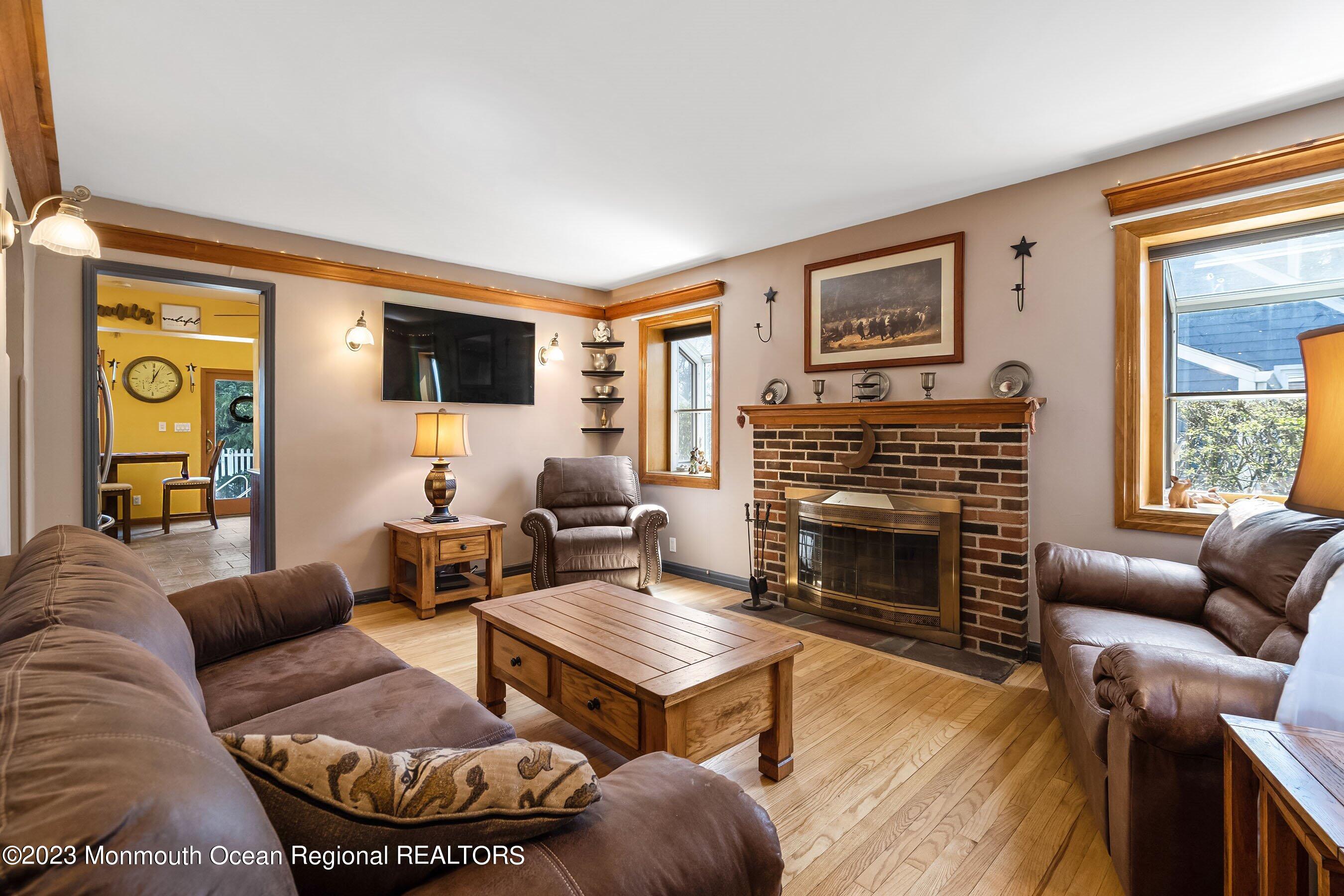 967 River Road New Milford, NJ 07646 - Photo 8 of 37 Living 1B