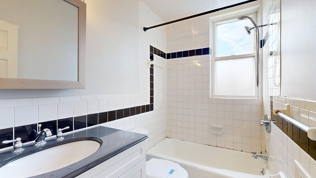 346 Chelsea Street, Unit 2 Boston, MA 02128 - Photo 11 of 31