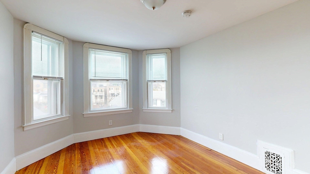 346 Chelsea Street, Unit 2 Boston, MA 02128 - Photo 5 of 31