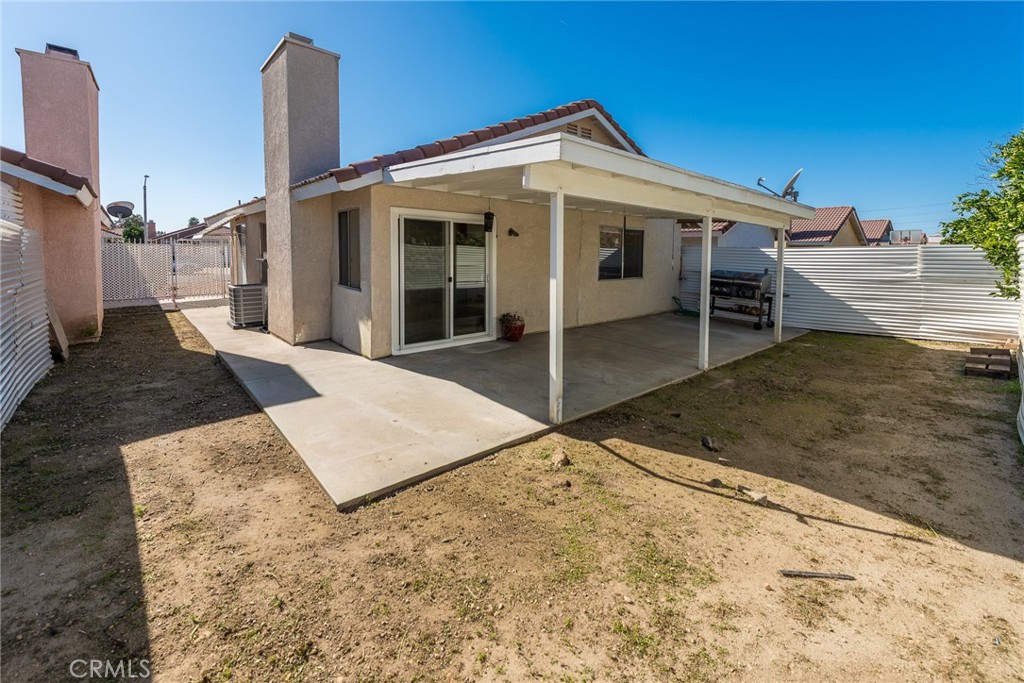 786 Zephyr Circle Hemet, CA 92543 - Photo 6 of 26 a view of a house with a yard