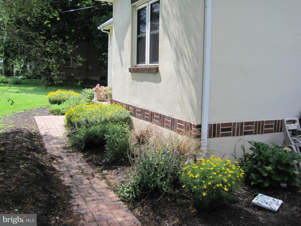 1686 Heilmandale Road Lebanon, PA 17046 - Photo 3 of 21 Gallery Image 3