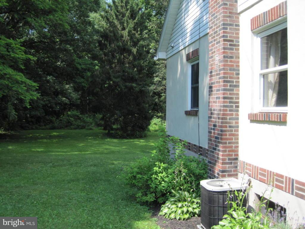 1686 Heilmandale Road Lebanon, PA 17046 - Photo 4 of 21 Gallery Image 4