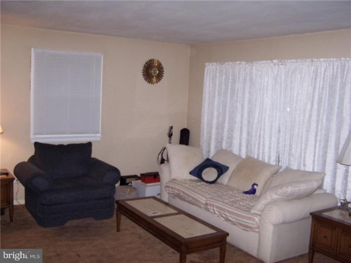 468 Wendy Road Southampton, PA 18966 - Photo 3 of 9 Living Room