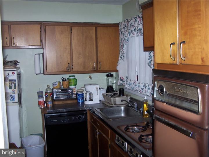 468 Wendy Road Southampton, PA 18966 - Photo 6 of 9 Kitchen