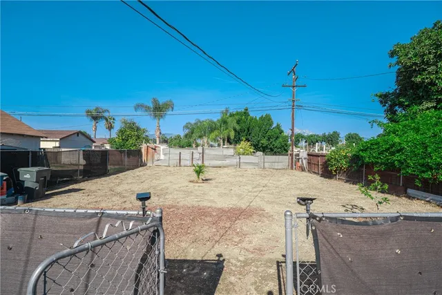a view of a backyard of the house