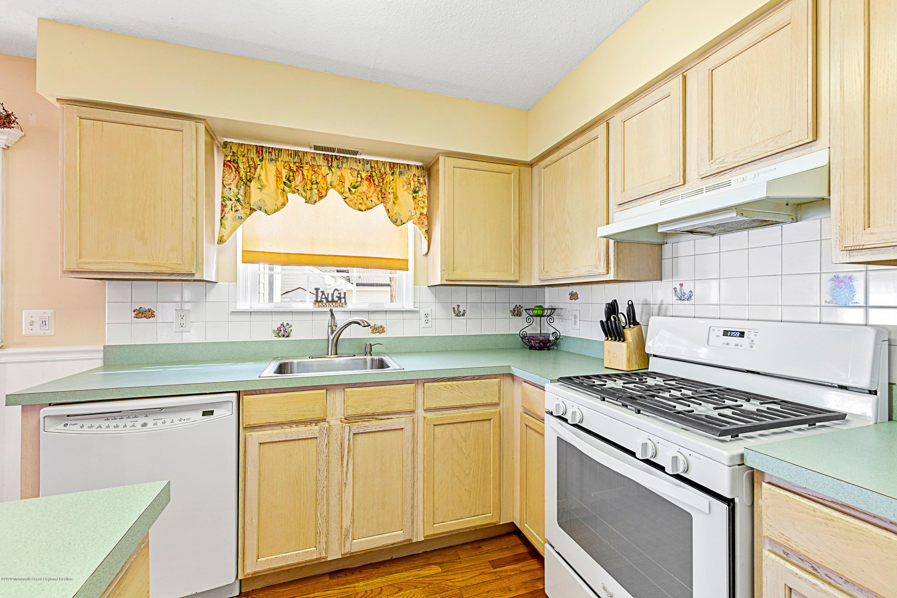 101 Gale Road Manahawkin, NJ 08050 - Photo 22 of 39 101GaleOnline-22