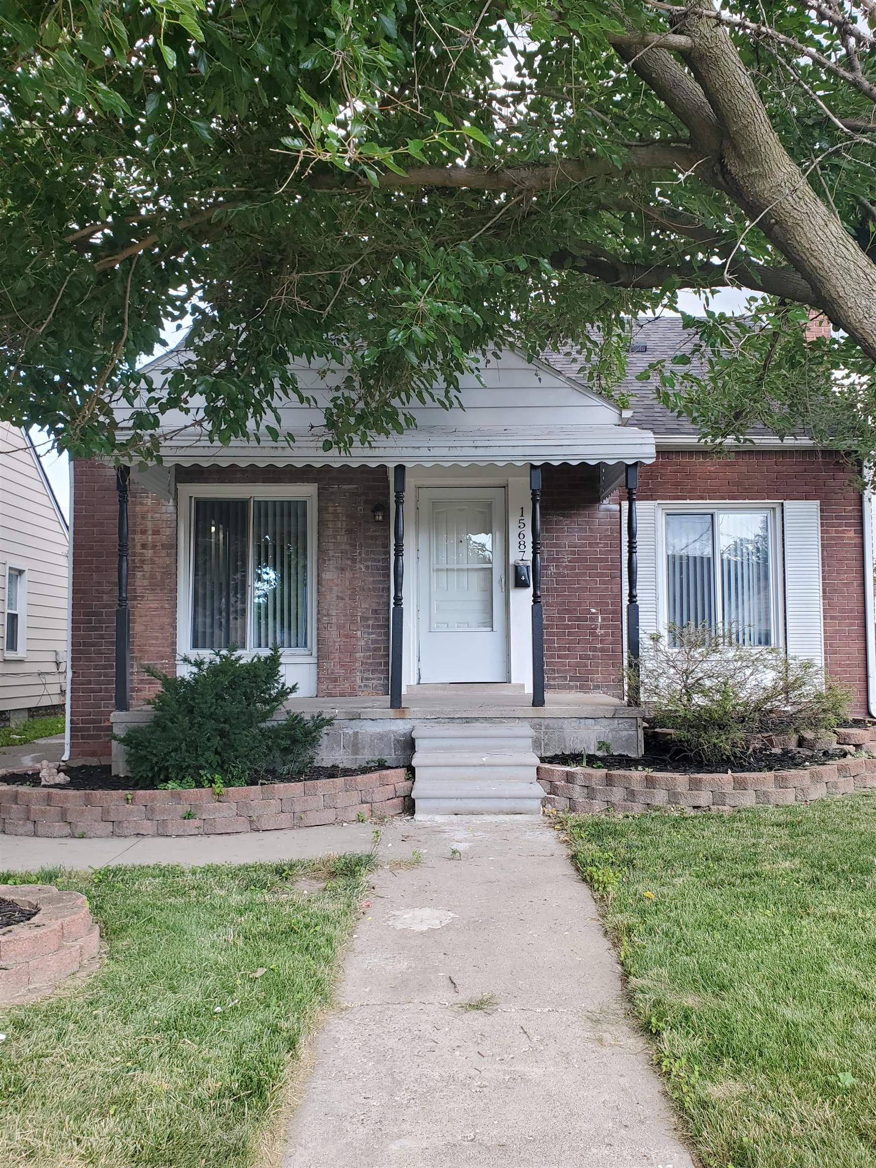 15687 Ash Avenue Eastpointe, MI 48021 - Photo 1 of 23