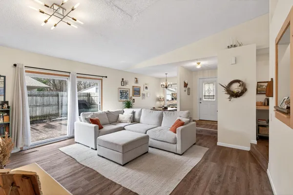 $265,000 | 16457 Five Hawks Avenue Southeast, Prior Lake, MN 55372