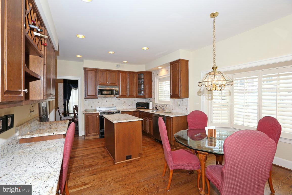8014 Rising Ridge Road Bethesda, MD 20817 - Photo 4 of 21 Kitchen