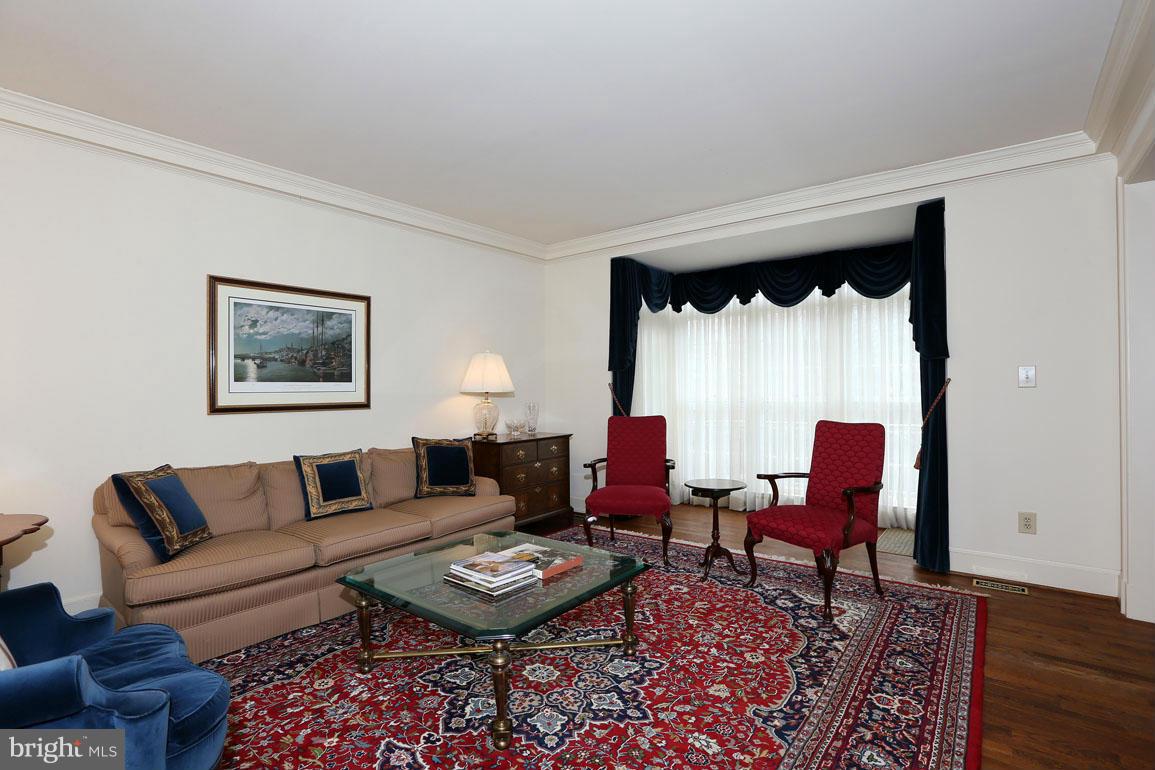 8014 Rising Ridge Road Bethesda, MD 20817 - Photo 6 of 21 Living Room