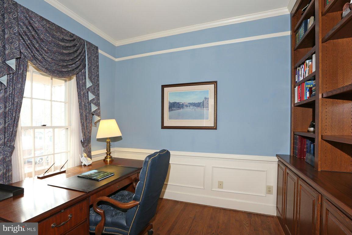 8014 Rising Ridge Road Bethesda, MD 20817 - Photo 8 of 21 Den