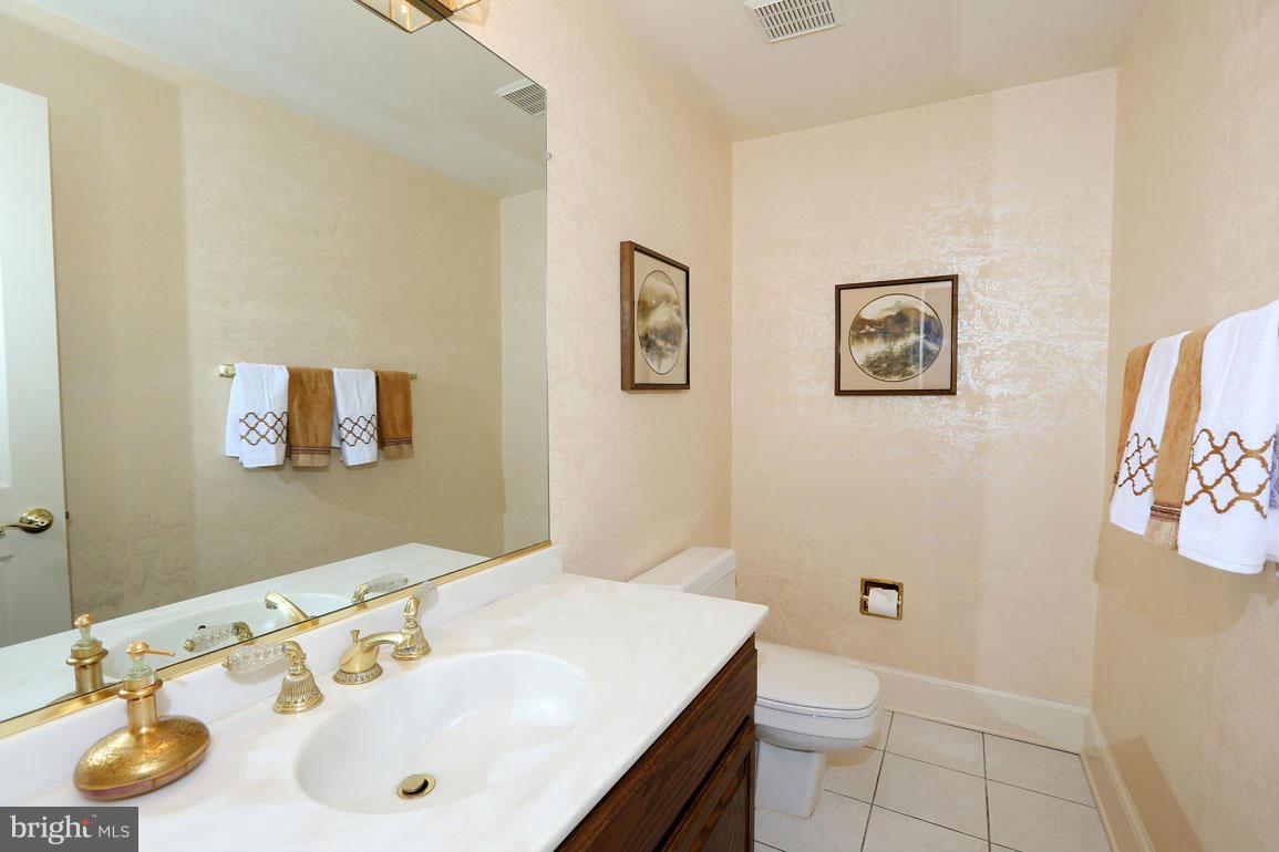 8014 Rising Ridge Road Bethesda, MD 20817 - Photo 9 of 21 Powder Room