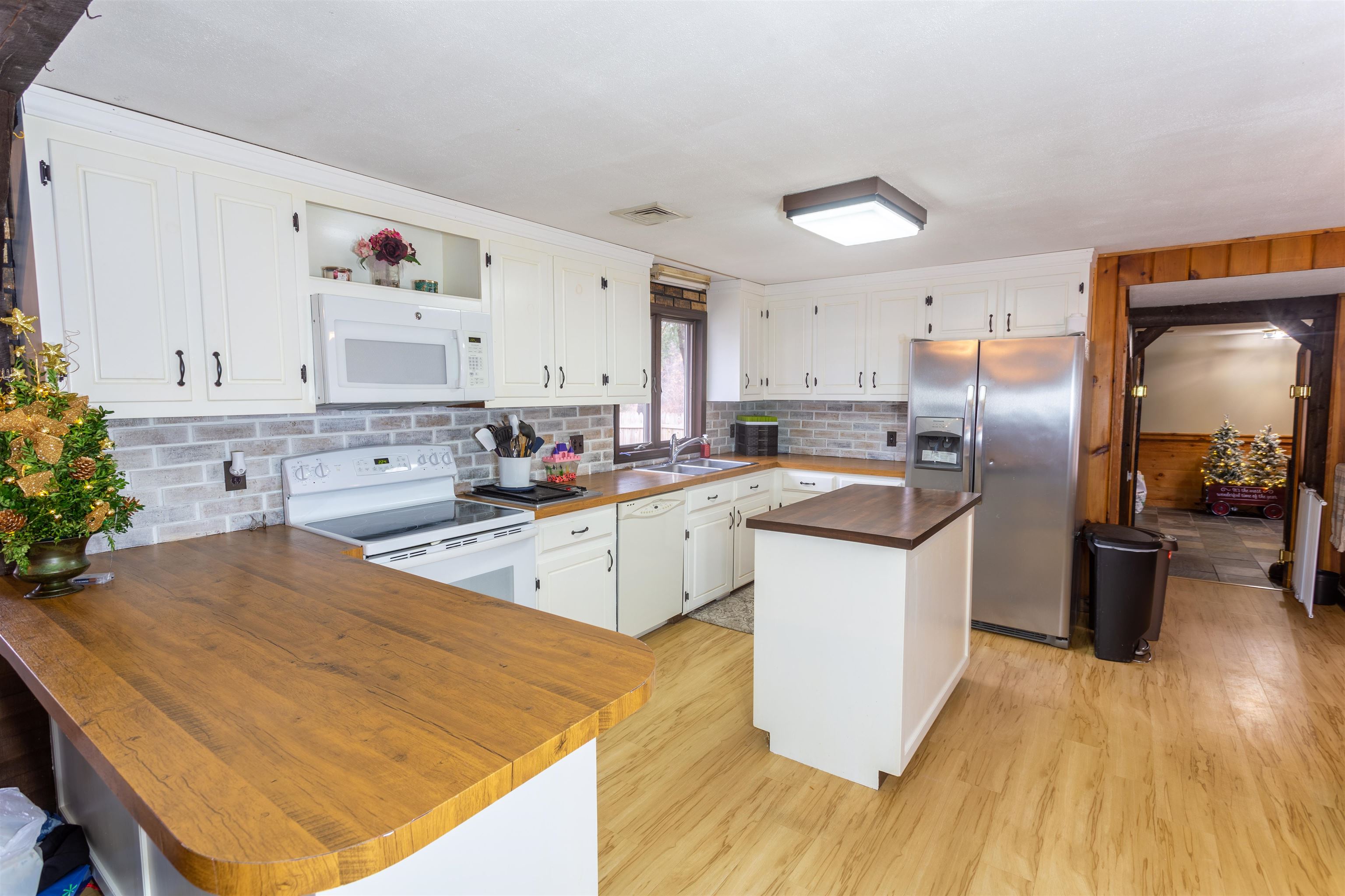 228 Range Road Windham, NH 03087 - Photo 8 of 22
