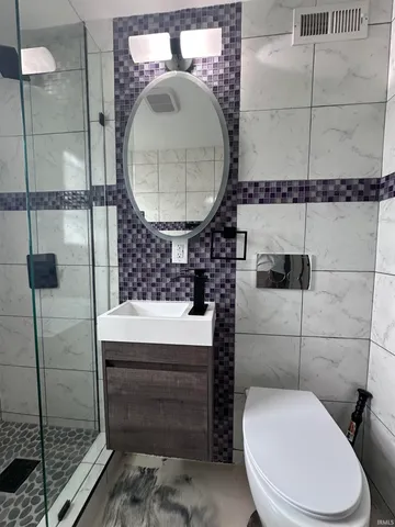 $1,250 | 2024 Lincoln Avenue, Unit B1, Evansville, IN 47714