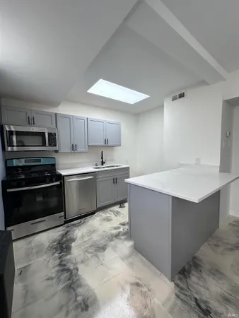 $1,000 | 2024 Lincoln Avenue, Unit B1, Evansville, IN 47714