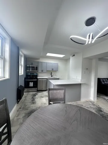 $1,250 | 2024 Lincoln Avenue, Unit B1, Evansville, IN 47714