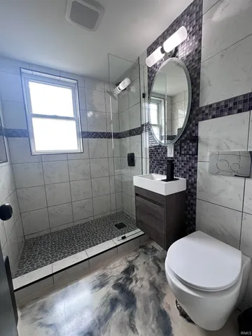 $1,250 | 2024 Lincoln Avenue, Unit B1, Evansville, IN 47714