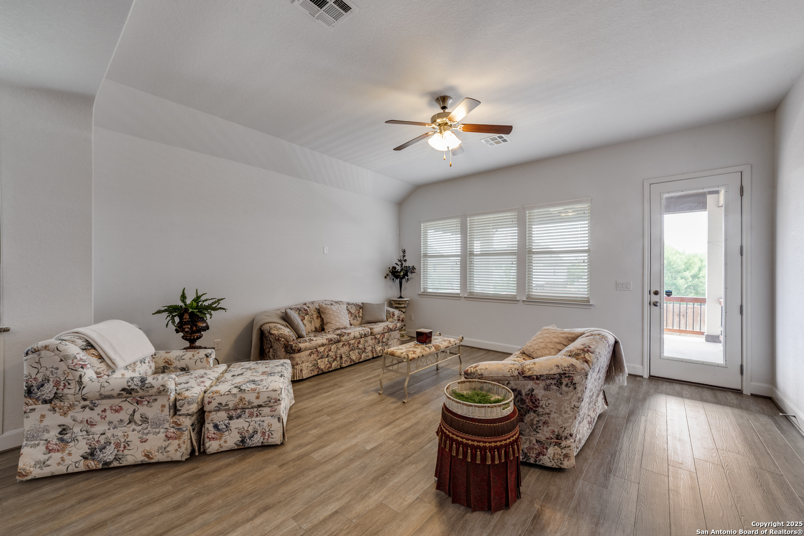 836 Silver Fox Cibolo, TX 78108 - Photo 12 of 26 a living room with furniture and a window