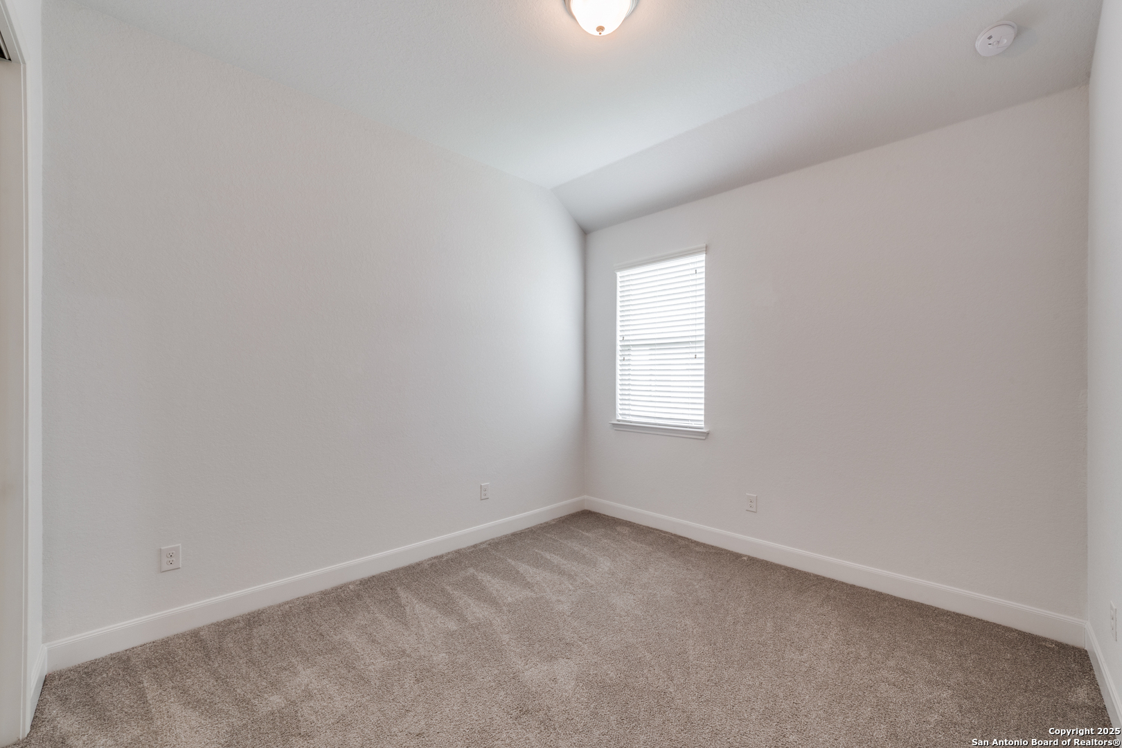 836 Silver Fox Cibolo, TX 78108 - Photo 18 of 26 an empty room with a window