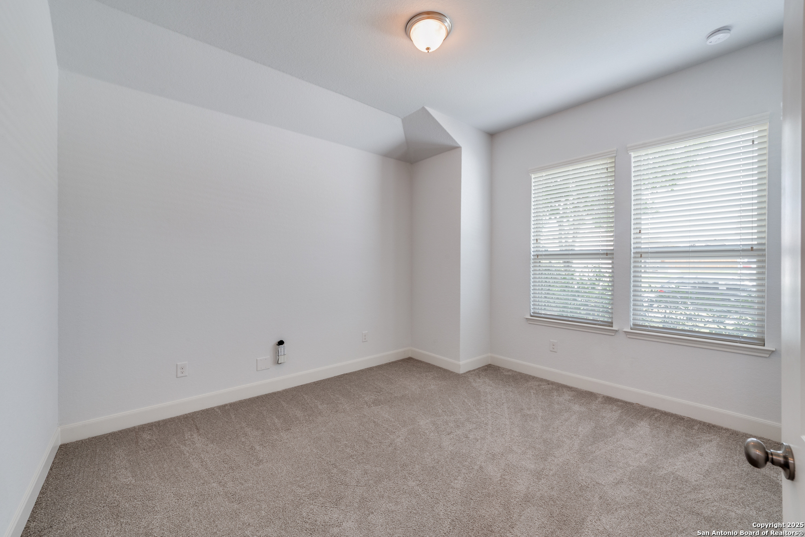 836 Silver Fox Cibolo, TX 78108 - Photo 19 of 26 an empty room with a window