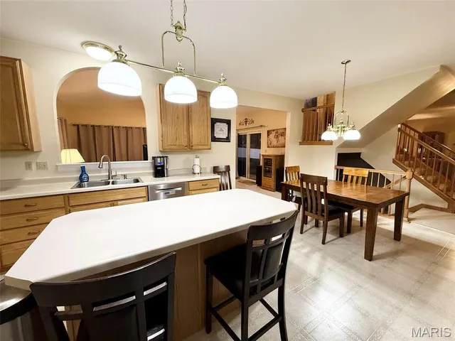 $685,000 | 814 Summit Glen Court, Fenton, MO 63026