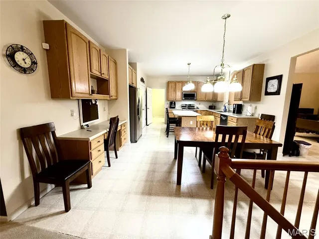 $685,000 | 814 Summit Glen Court, Fenton, MO 63026