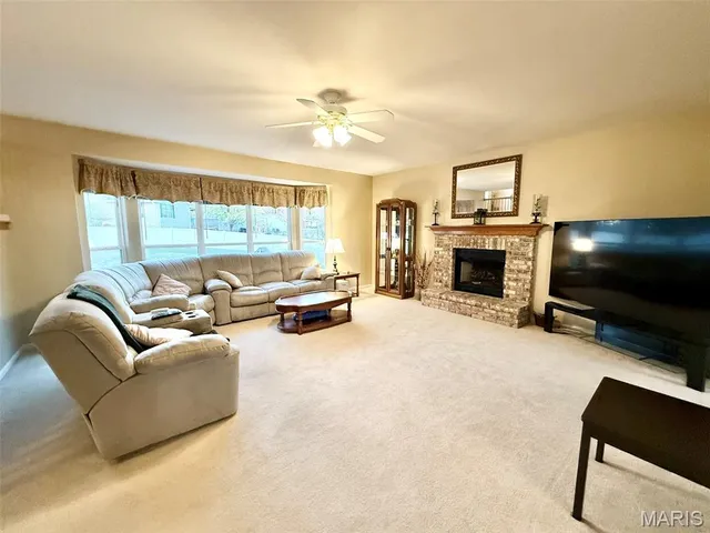 $685,000 | 814 Summit Glen Court, Fenton, MO 63026