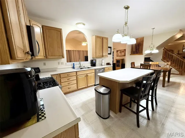 $685,000 | 814 Summit Glen Court, Fenton, MO 63026