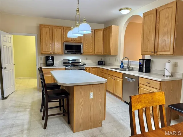 $685,000 | 814 Summit Glen Court, Fenton, MO 63026