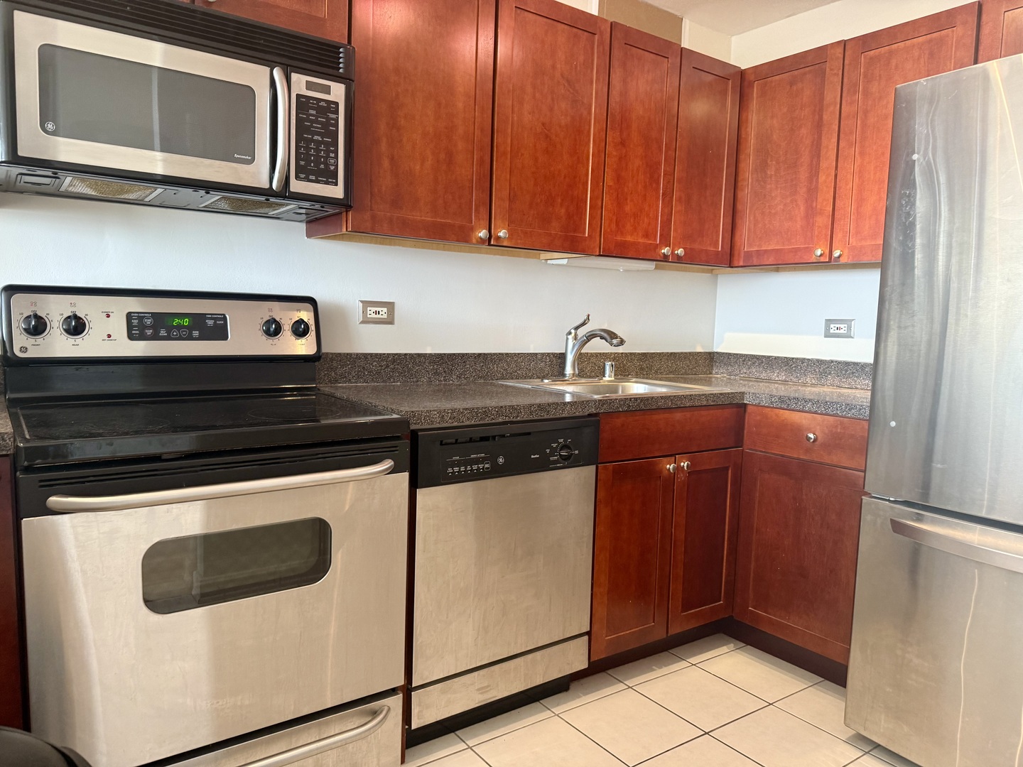 655 West Irving Park Road, Unit 4907 Chicago, IL 60613 - Photo 12 of 21