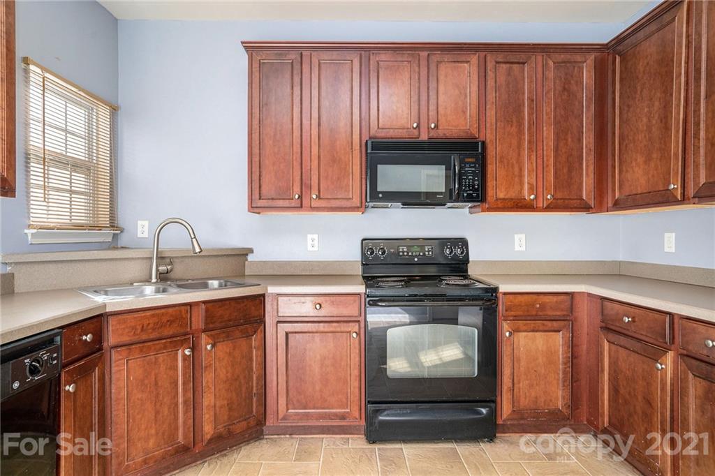 3010 Summerfield Ridge Lane Matthews, NC 28105 - Photo 2 of 19