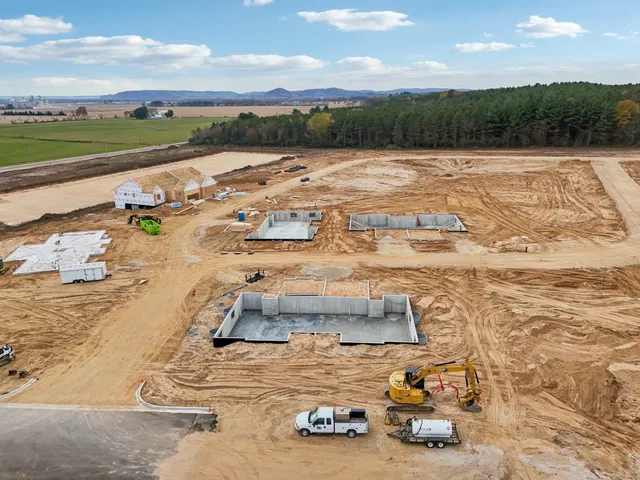 $568,000 | 130 Goldenrod, Unit LOT 17, Prairie du Sac, WI 53578